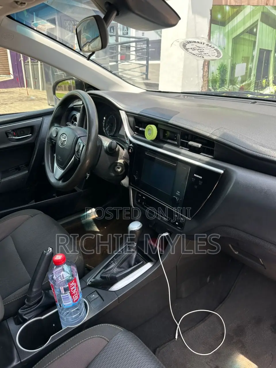 Toyota Corolla LE 4dr Sedan (1.8L 4cyl CVT) 2017 Gray