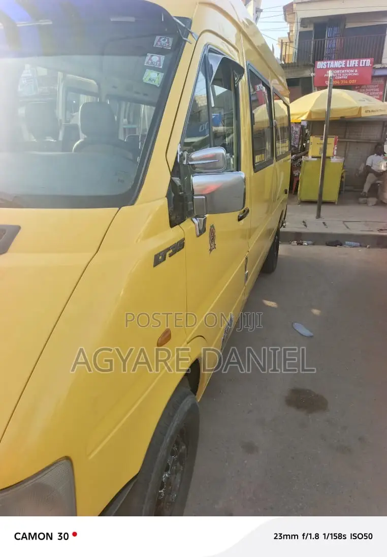 Mercedes-Benz Sprinter 2005 Yellow