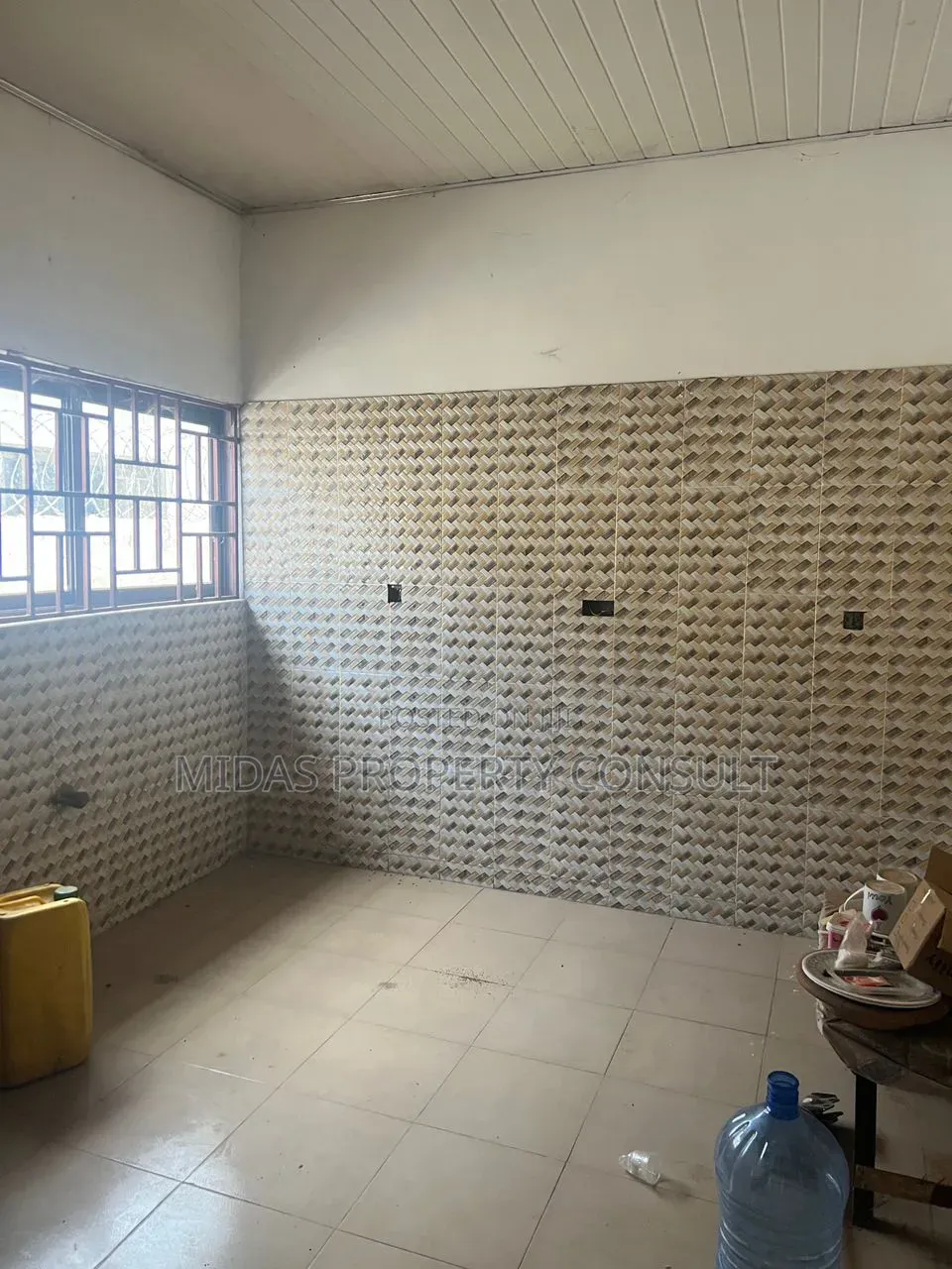 3bdrm House in Mataheko, Afienya for sale