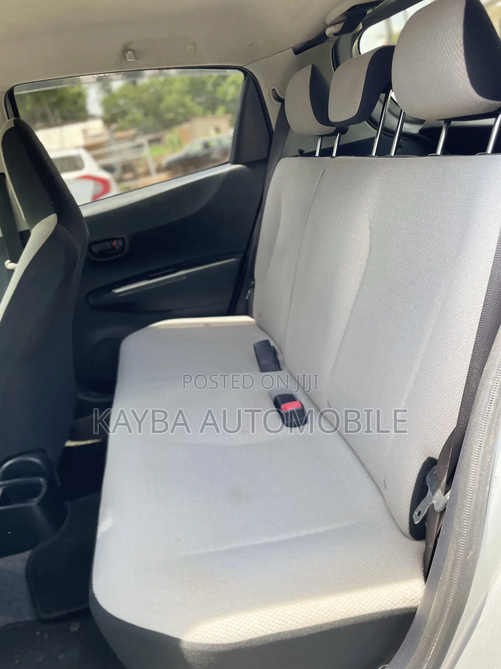 Toyota Vitz 2013 Silver
