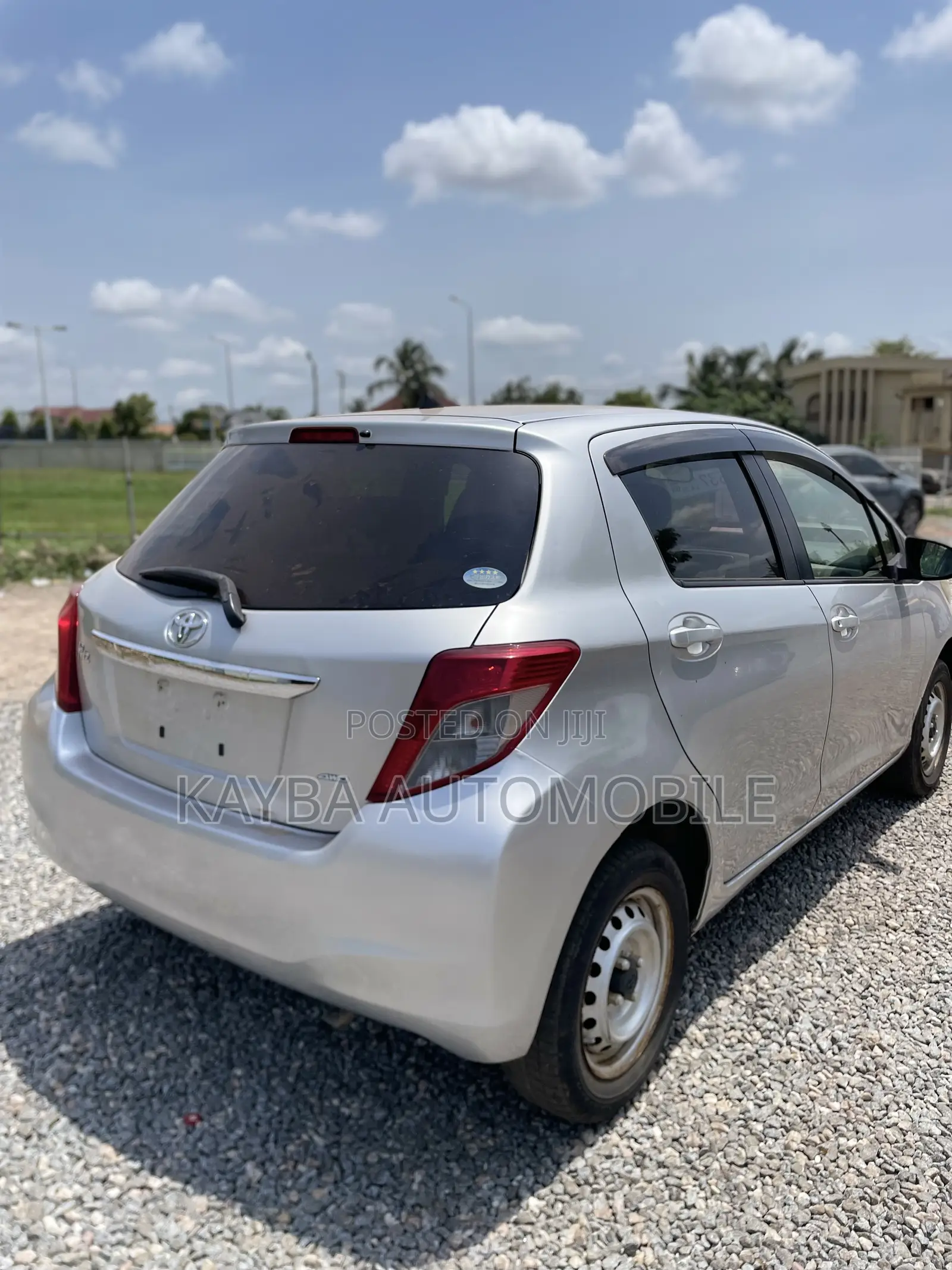 Toyota Vitz 2013 Silver