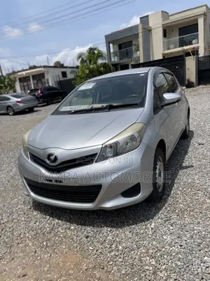 Toyota Vitz 2013 Silver