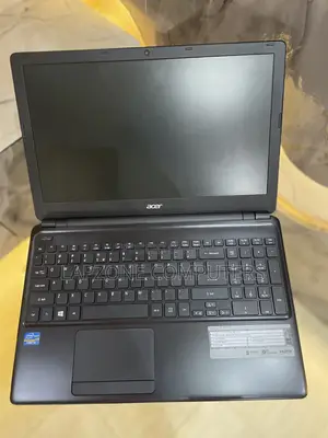 Laptop Acer Aspire E1-570 8GB Intel Core i3 HDD 500GB