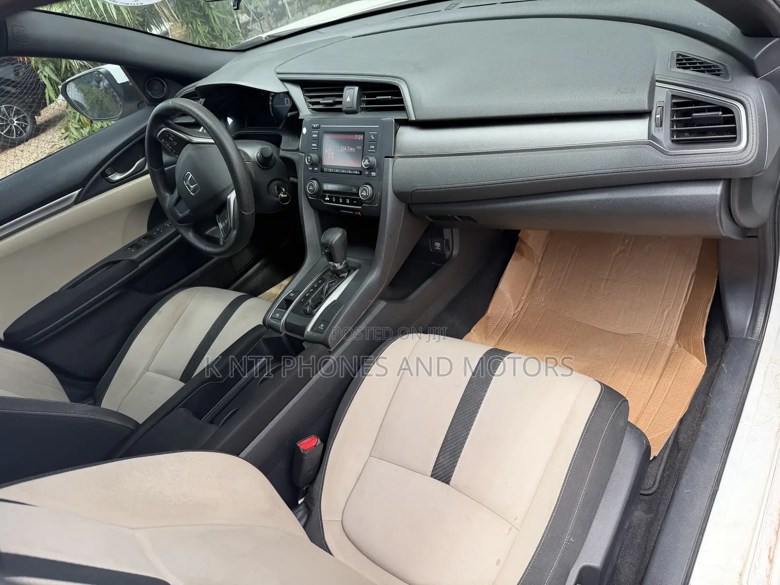 Honda Civic EX Hatchback 2018 White