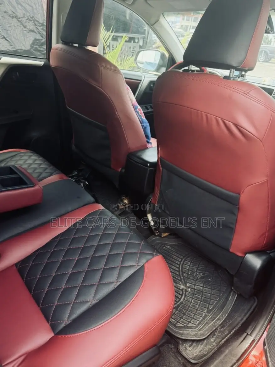 Toyota RAV4 LE 4dr SUV (2.5L 4cyl 6A) 2015 Orange