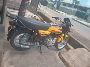 New Bajaj Boxer 125 2025 Yellow