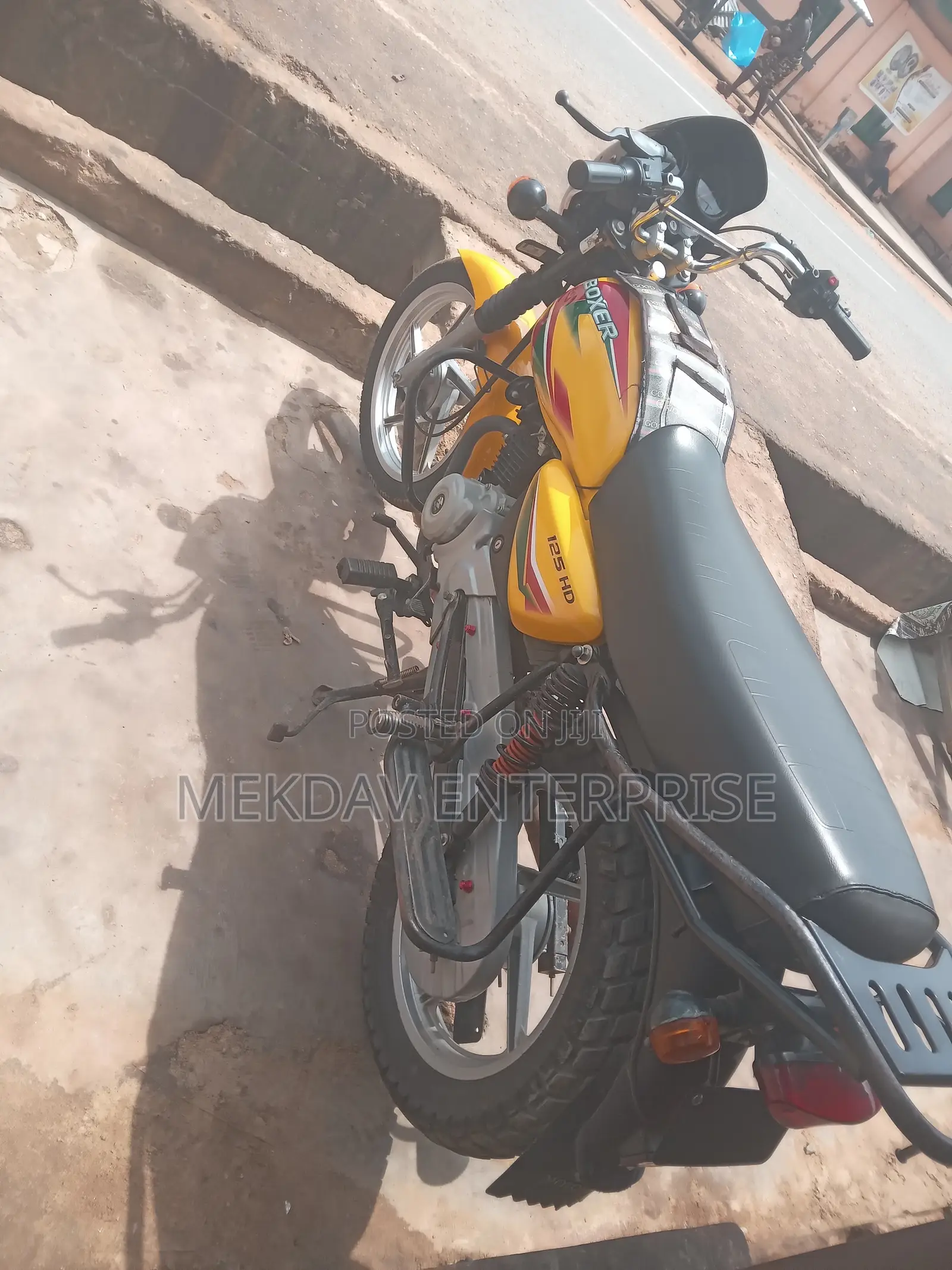 New Bajaj Boxer 125 2025 Yellow
