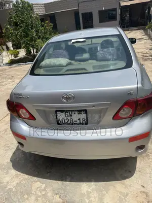 Toyota Corolla LE 4dr Sedan (1.8L 4cyl 4A) 2010 Silver
