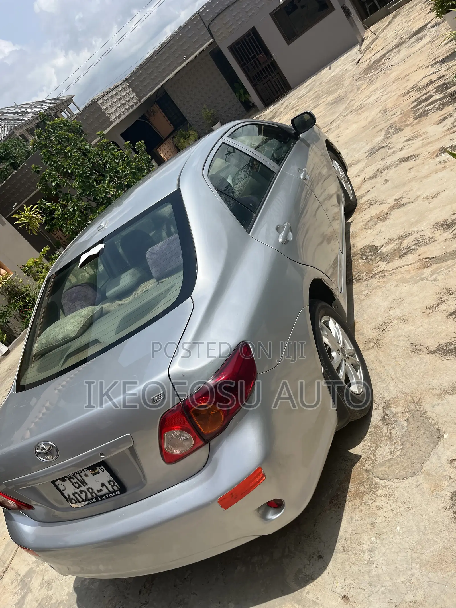 Toyota Corolla LE 4dr Sedan (1.8L 4cyl 4A) 2010 Silver