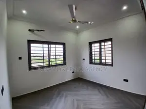 4bdrm Duplex in Lakeside Estates, Accra Metropolitan for sale