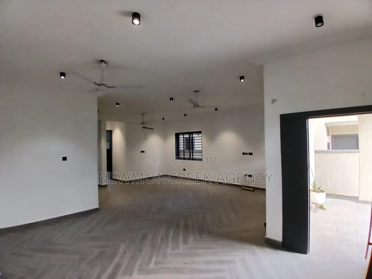 4bdrm Duplex in Lakeside Estates, Accra Metropolitan for sale