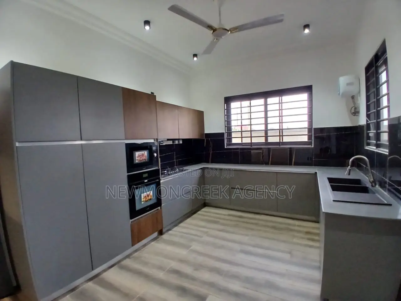 4bdrm Duplex in Lakeside Estates, Accra Metropolitan for sale
