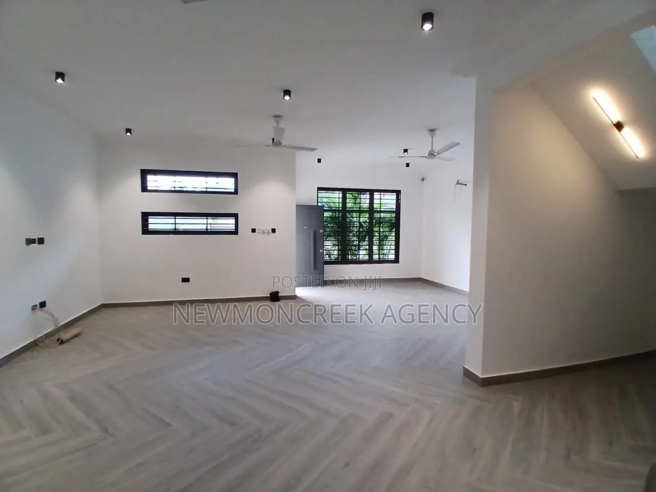 4bdrm Duplex in Lakeside Estates, Accra Metropolitan for sale
