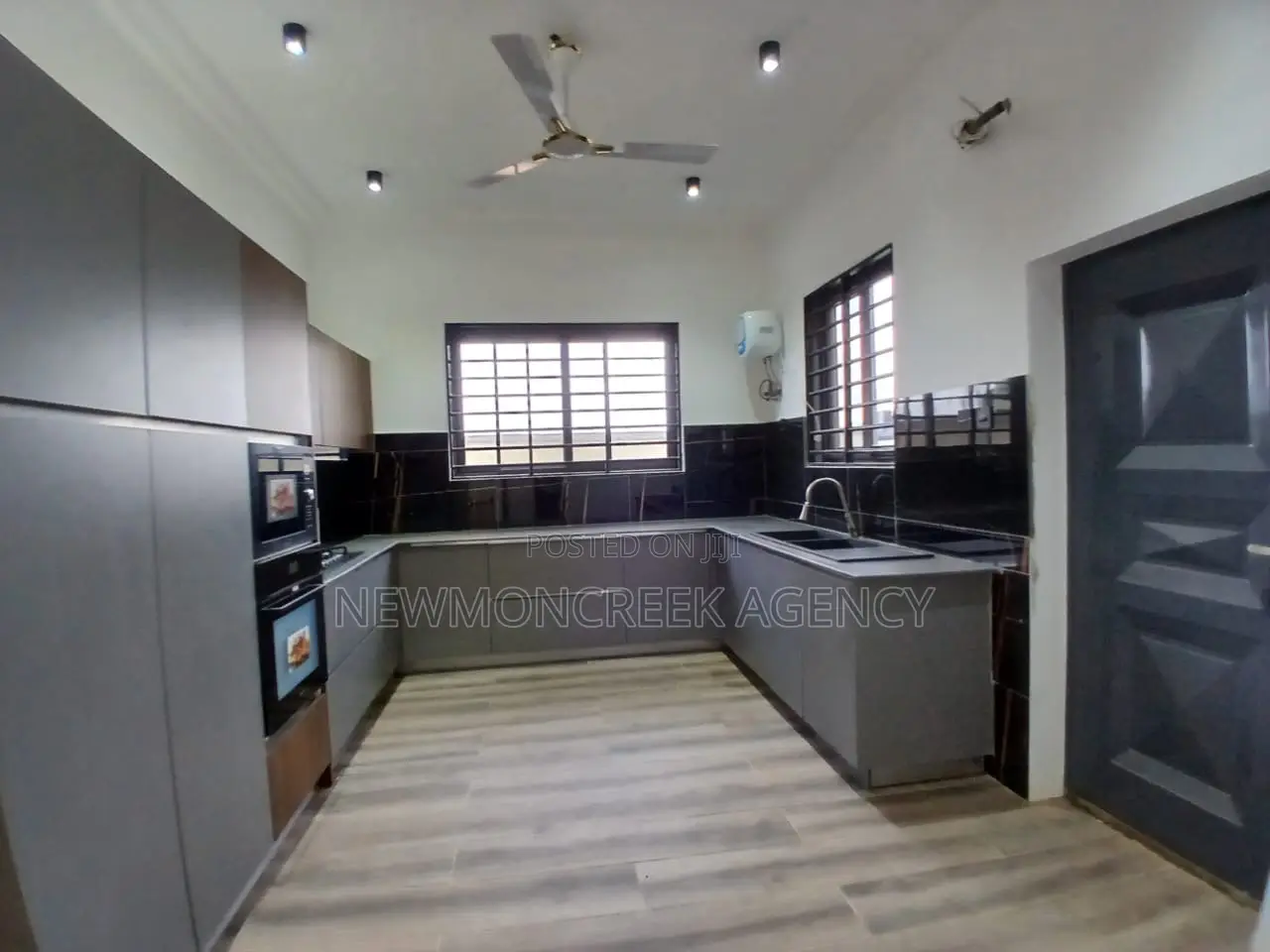 4bdrm Duplex in Lakeside Estates, Accra Metropolitan for sale
