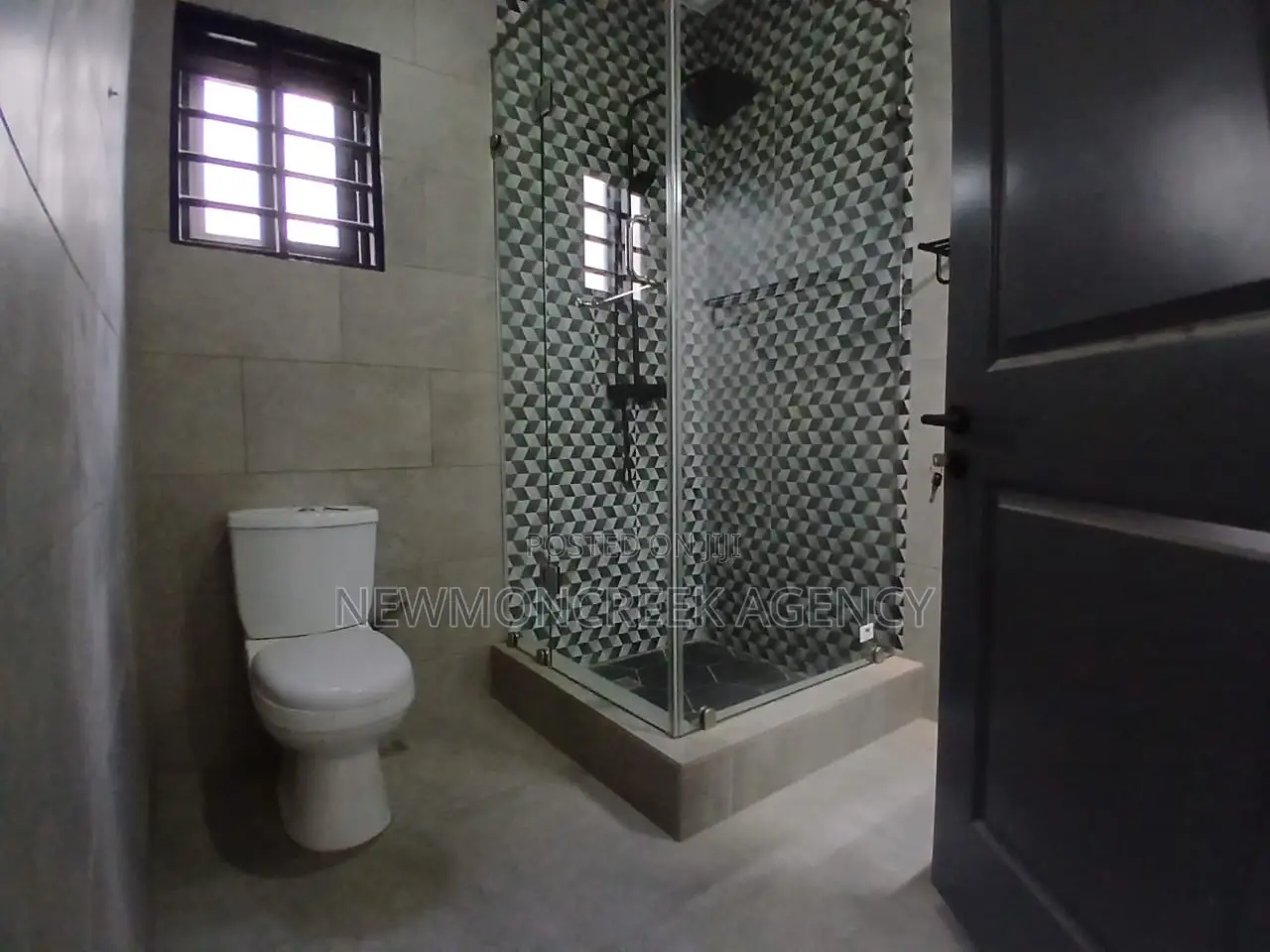4bdrm Duplex in Lakeside Estates, Accra Metropolitan for sale