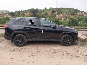 Toyota RAV4 LE 2022 Black