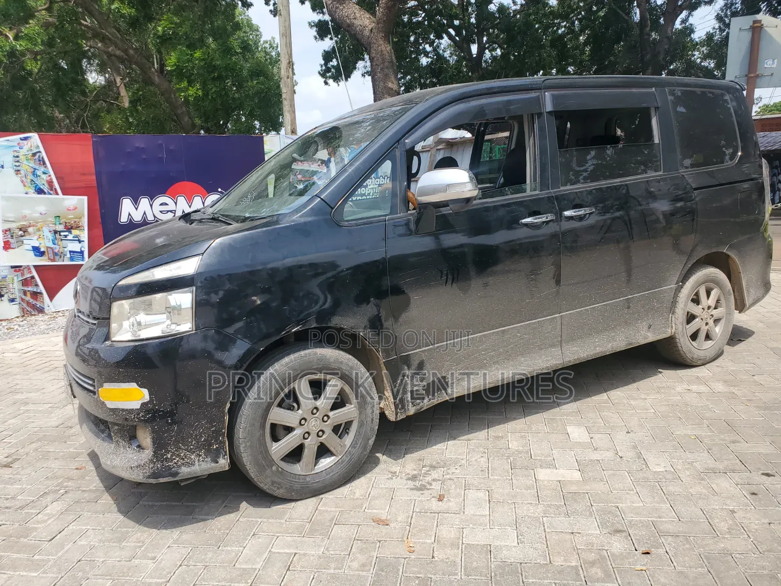 Toyota Voxy 2013 Black