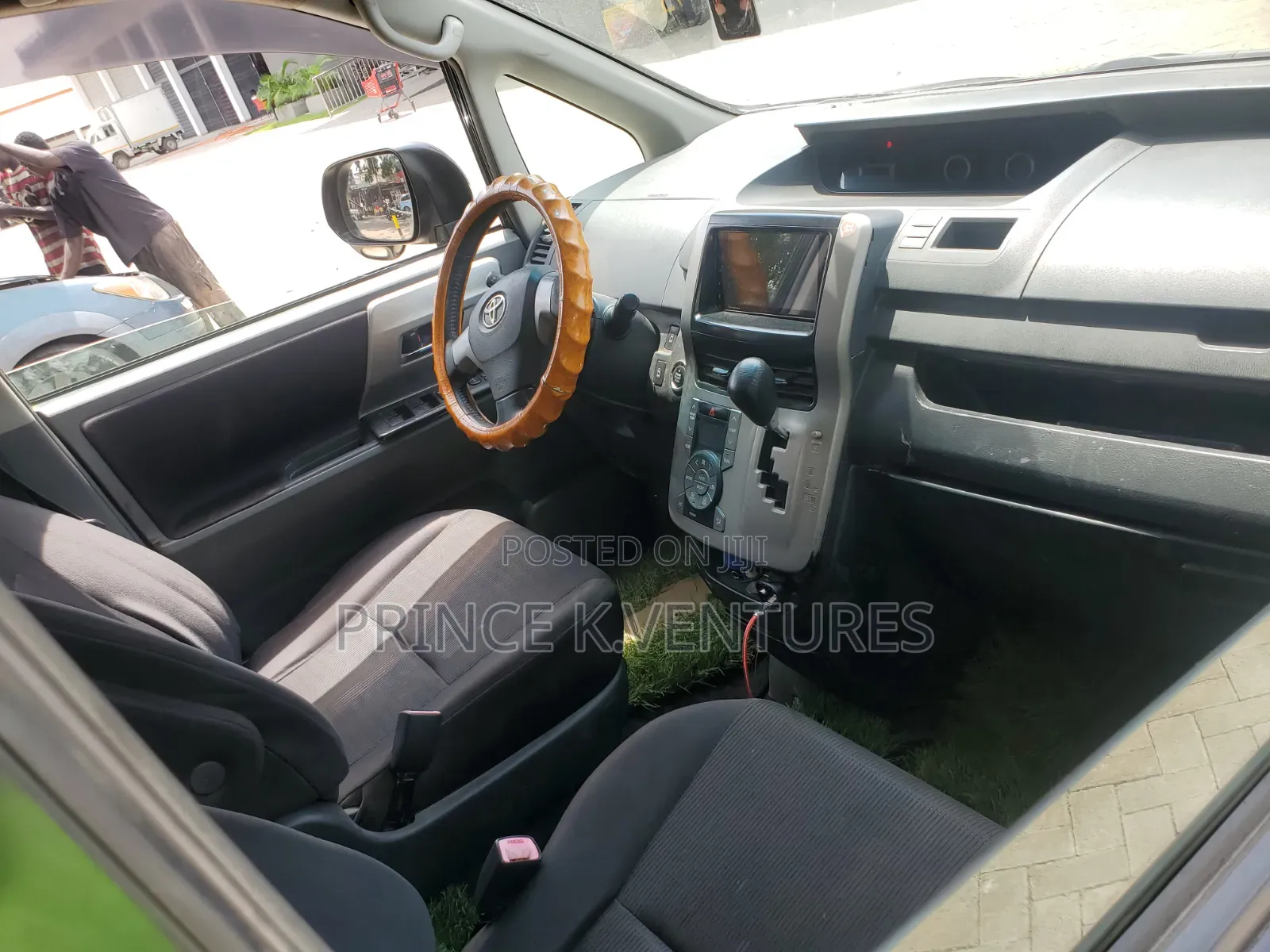 Toyota Voxy 2013 Black