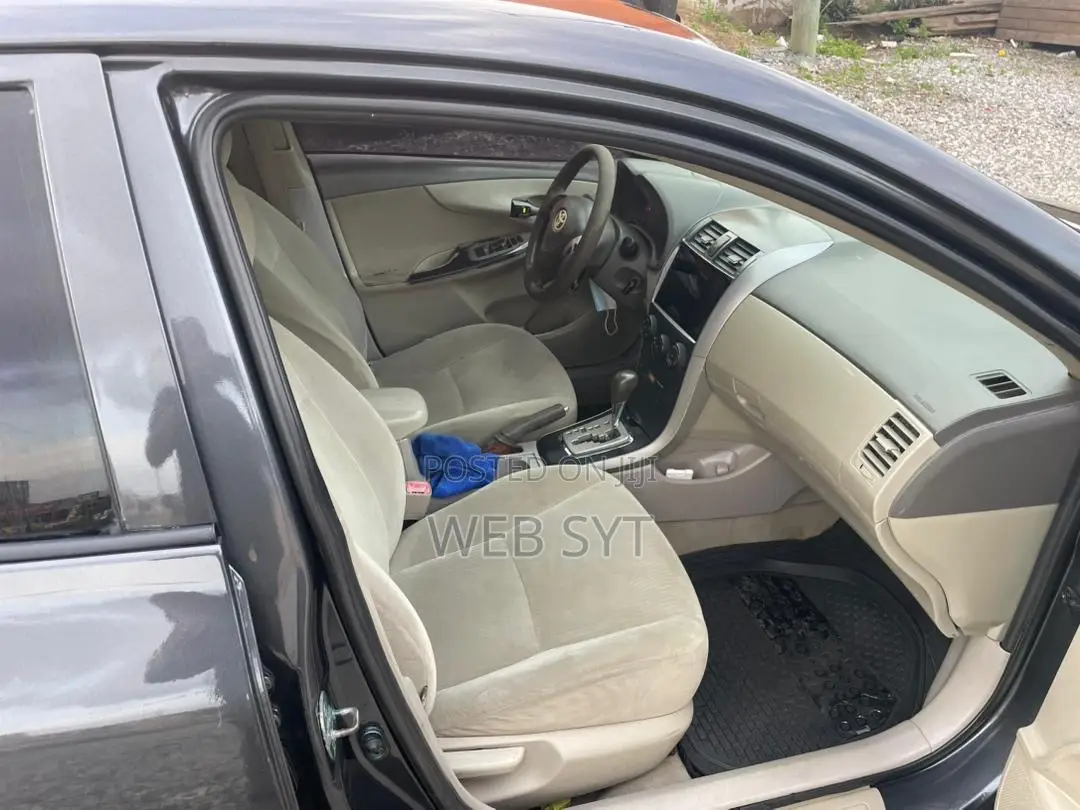 Toyota Corolla 2010 Black