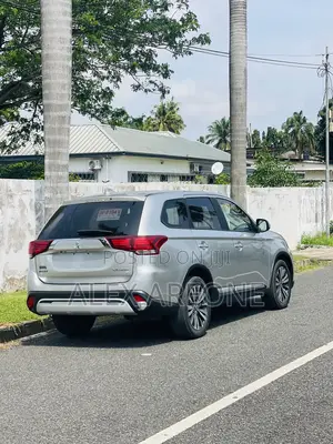 Mitsubishi Outlander SE FWD 2019 Silver