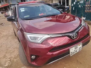 Toyota RAV4 XLE 4dr SUV AWD (2.5L 4cyl 6A) 2018 Red