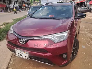 Toyota RAV4 XLE 4dr SUV AWD (2.5L 4cyl 6A) 2018 Red