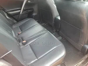 Toyota RAV4 XLE 4dr SUV AWD (2.5L 4cyl 6A) 2018 Red