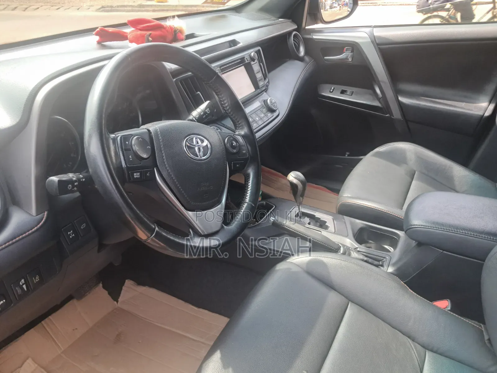 Toyota RAV4 XLE 4dr SUV AWD (2.5L 4cyl 6A) 2018 Red