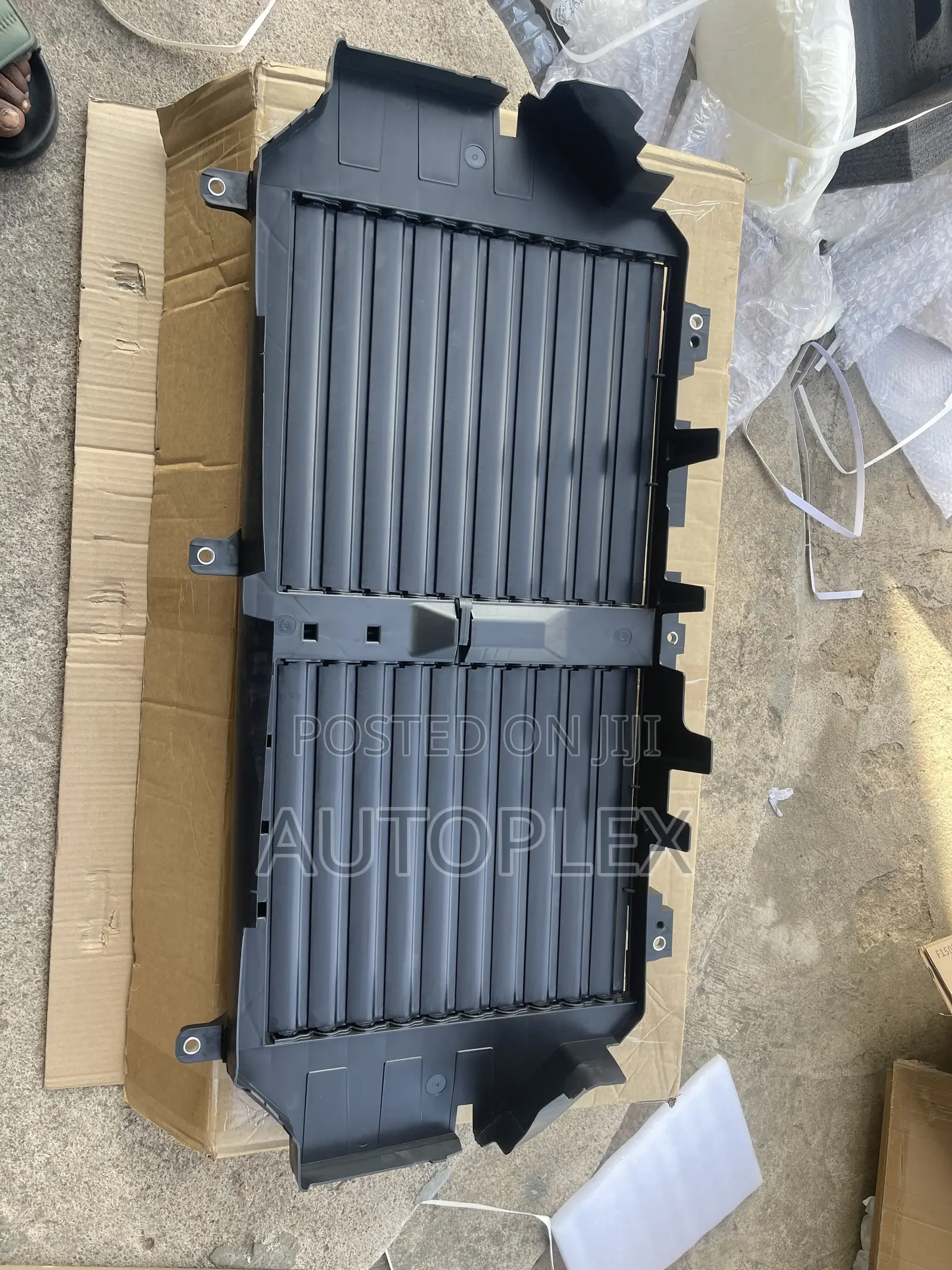 Radiator Cover for Toyota Tacoma 2024 High Quality Factory Shutter