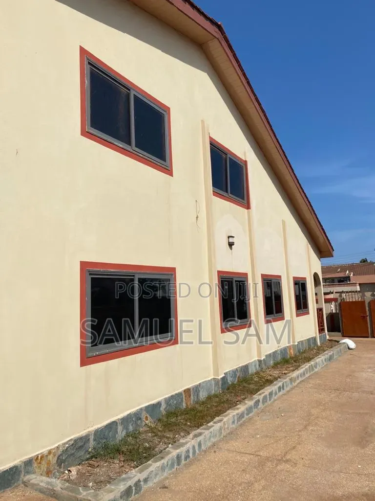 7bdrm House in Tema Community 14 for sale