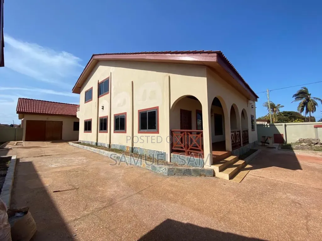7bdrm House in Tema Community 14 for sale