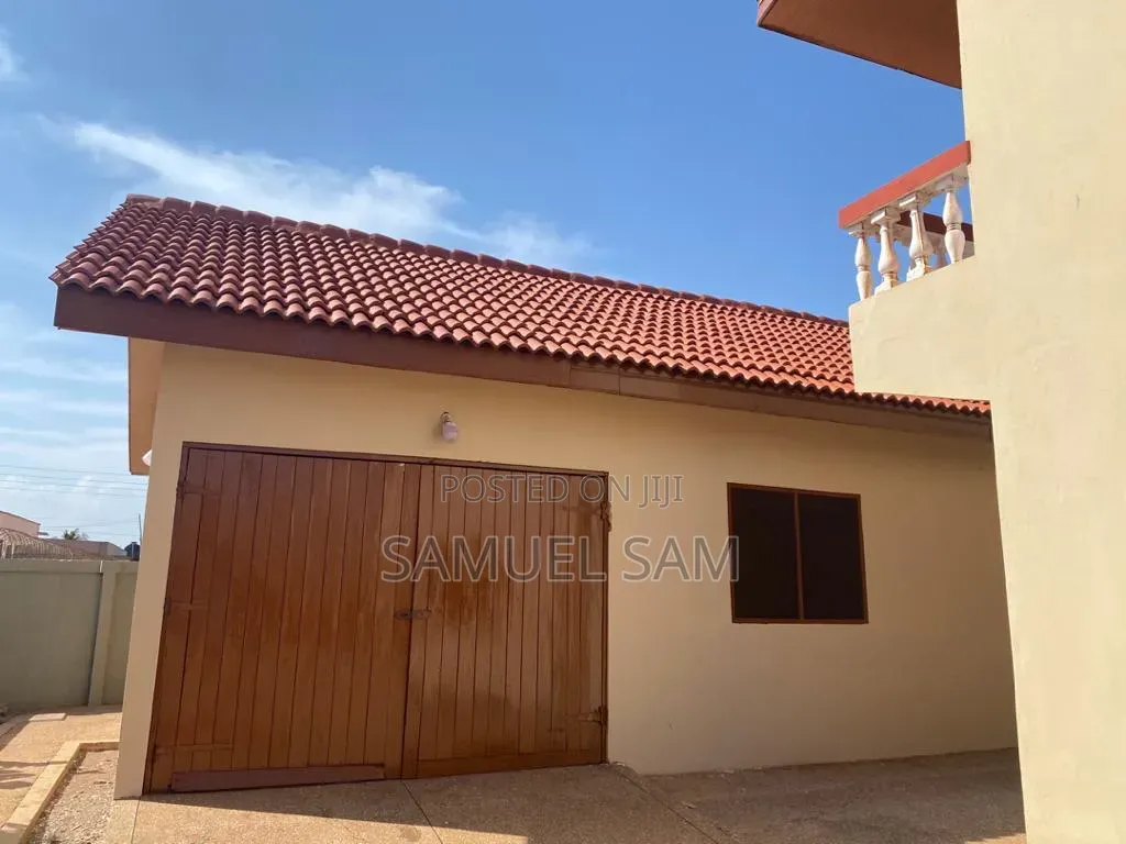 7bdrm House in Tema Community 14 for sale