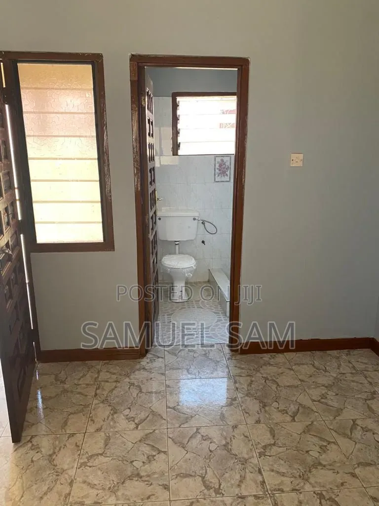 7bdrm House in Tema Community 14 for sale