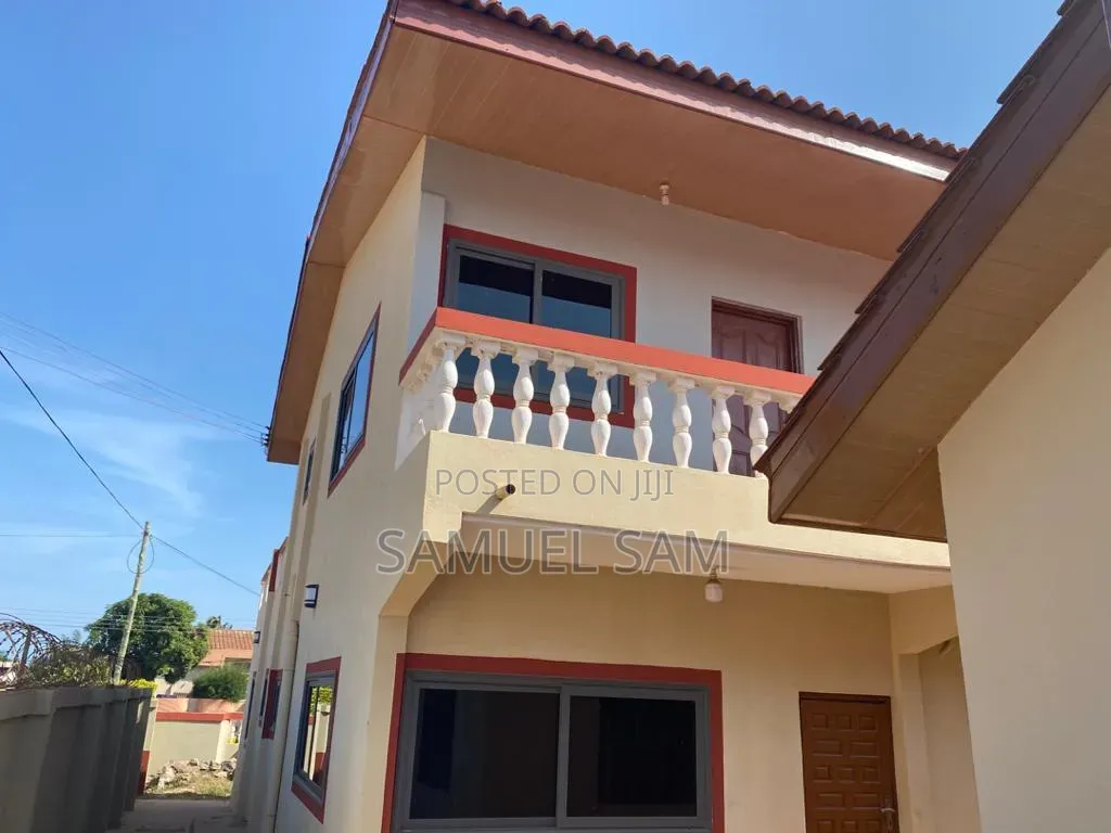 7bdrm House in Tema Community 14 for sale