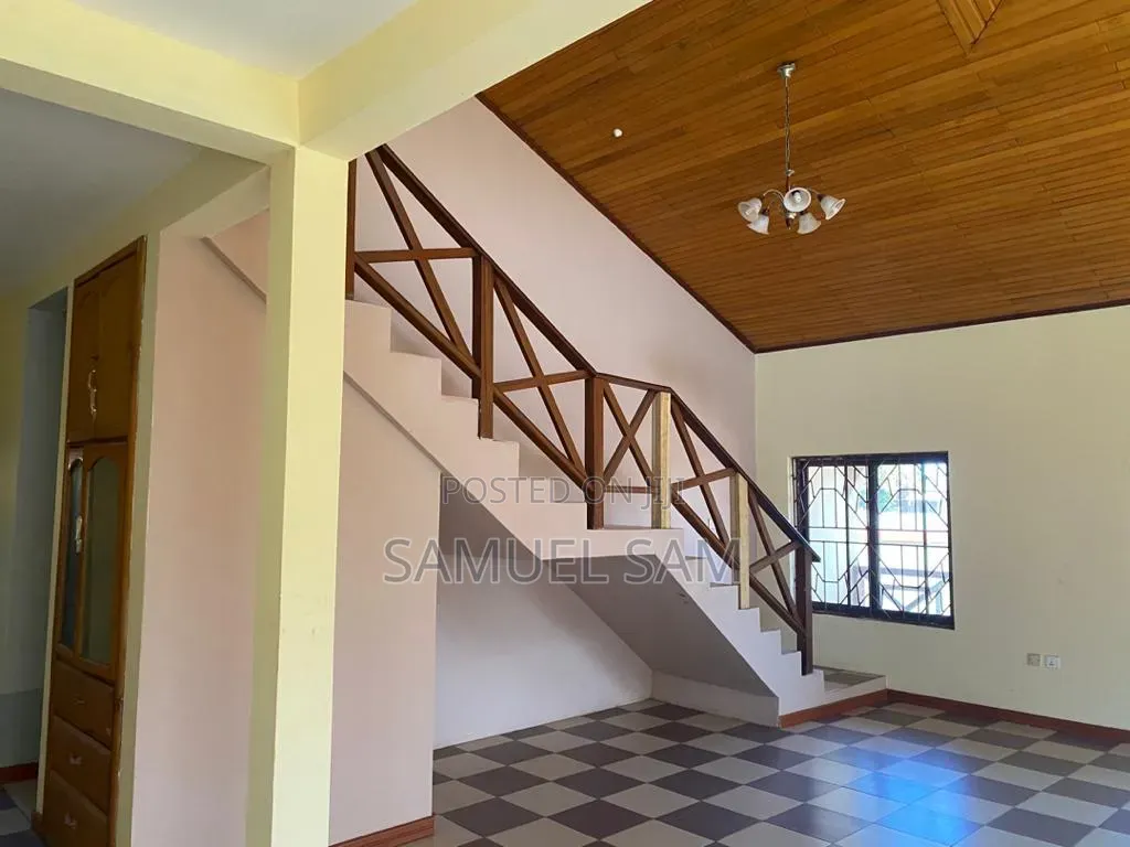7bdrm House in Tema Community 14 for sale