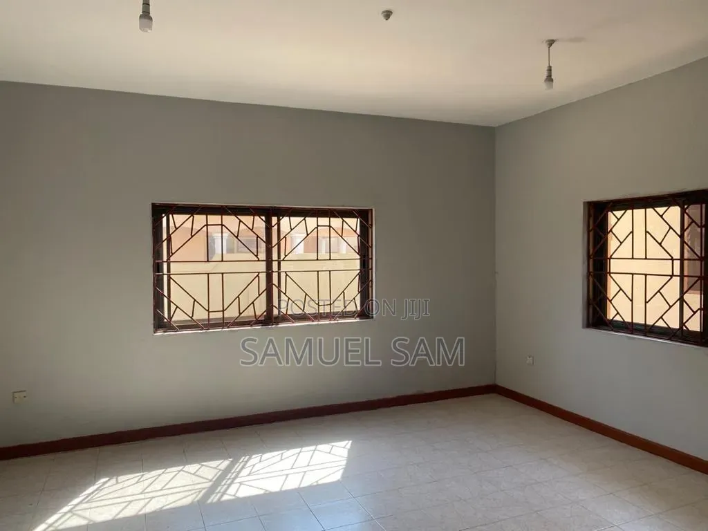 7bdrm House in Tema Community 14 for sale