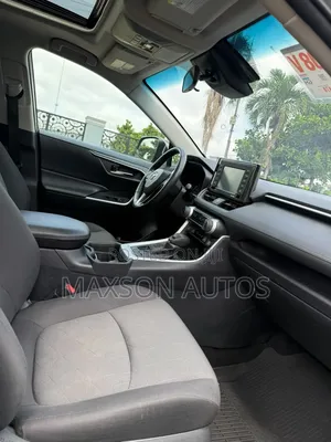 Toyota RAV4 XLE 2021 Green