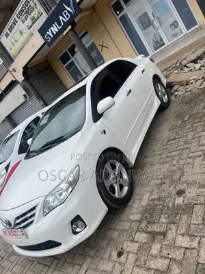 Toyota Corolla S Special Edition 4dr Sedan (1.8L 4cyl 4A) 2013 White