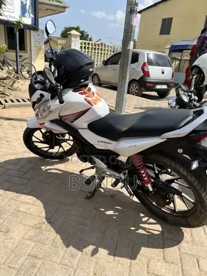 Honda CB 2022 White
