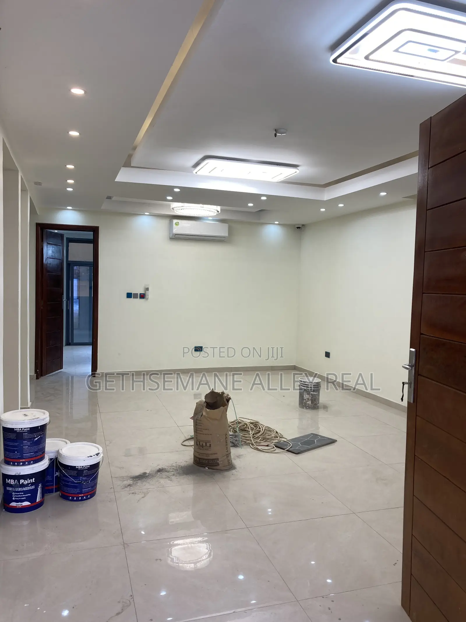 5bdrm House in West Hills for sale