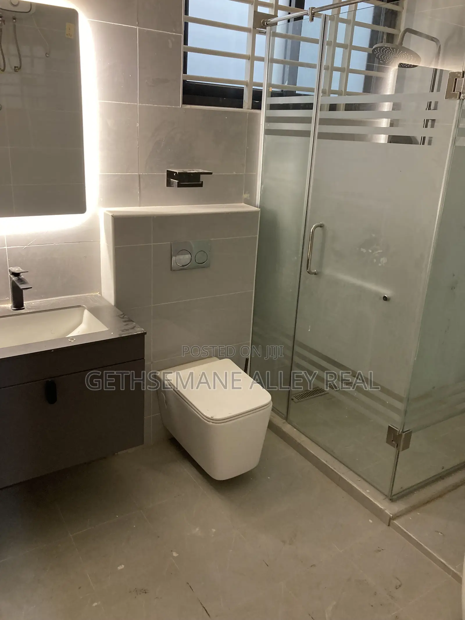 5bdrm House in West Hills for sale