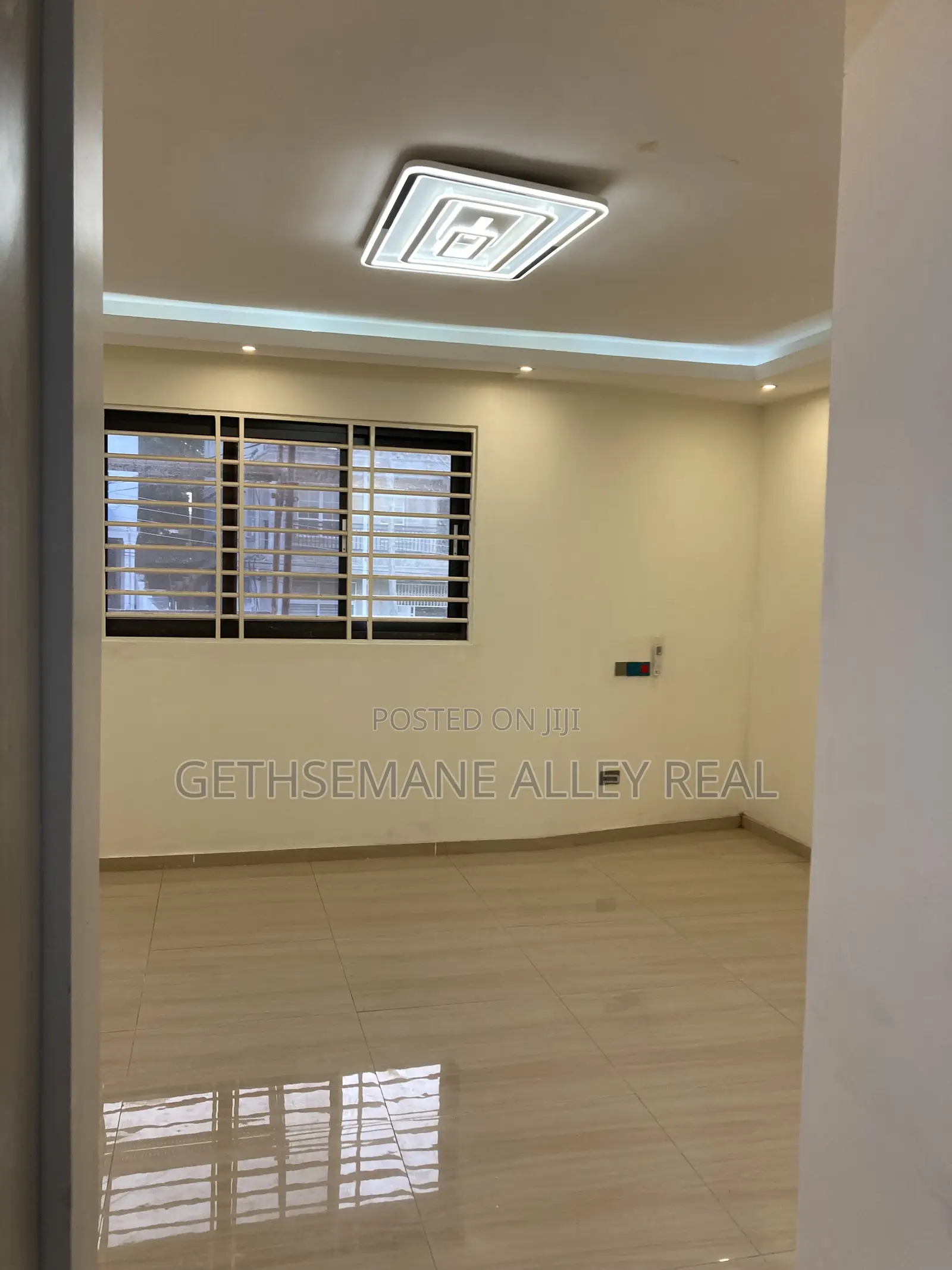5bdrm House in West Hills for sale