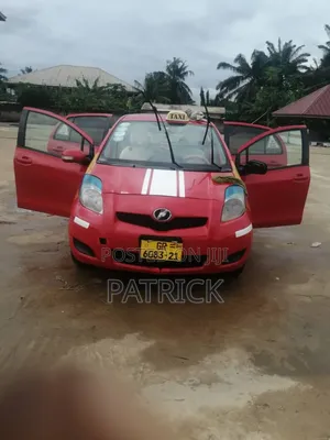 Toyota Vitz 1.0 FWD 5dr 2010 Red