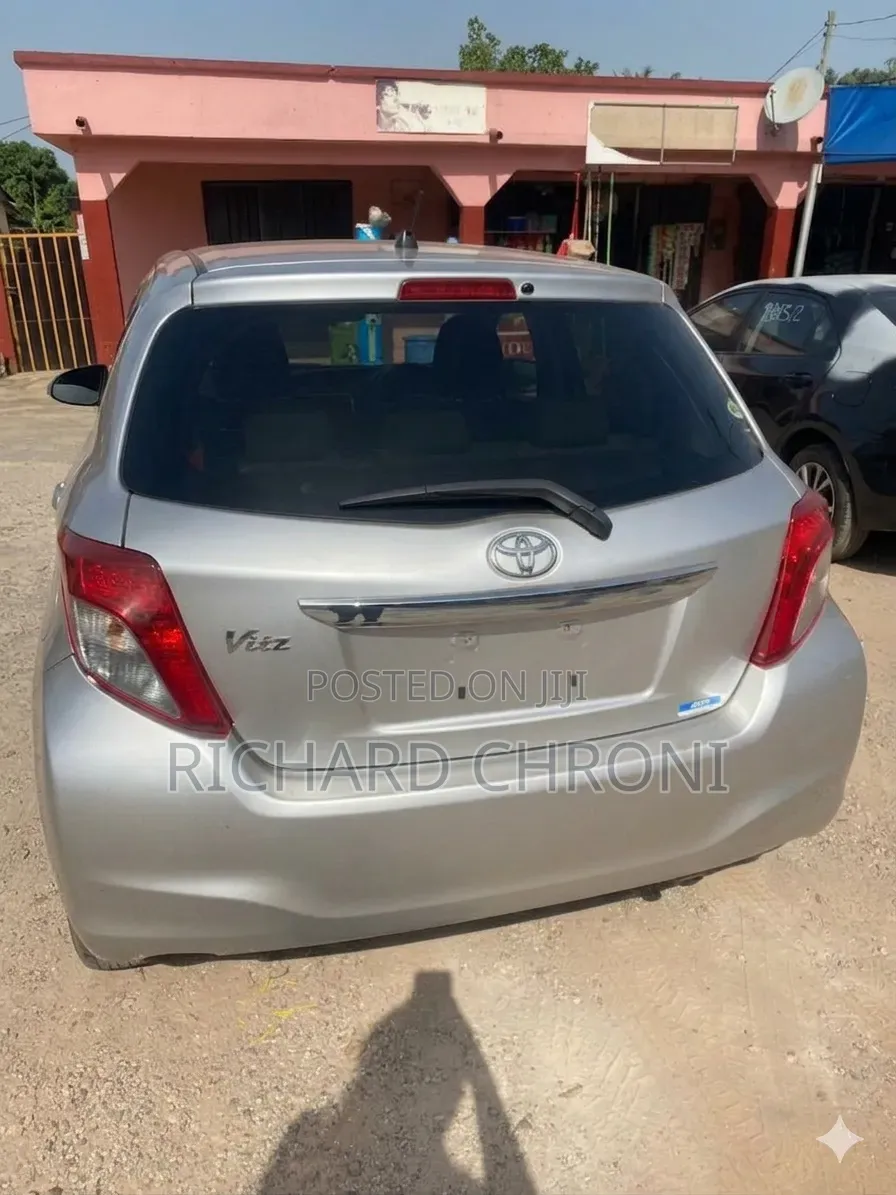 Toyota Vitz 1.5 FWD 5dr 2013 Silver