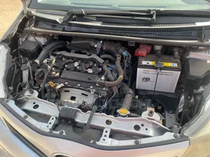 Toyota Vitz 1.5 FWD 5dr 2013 Silver