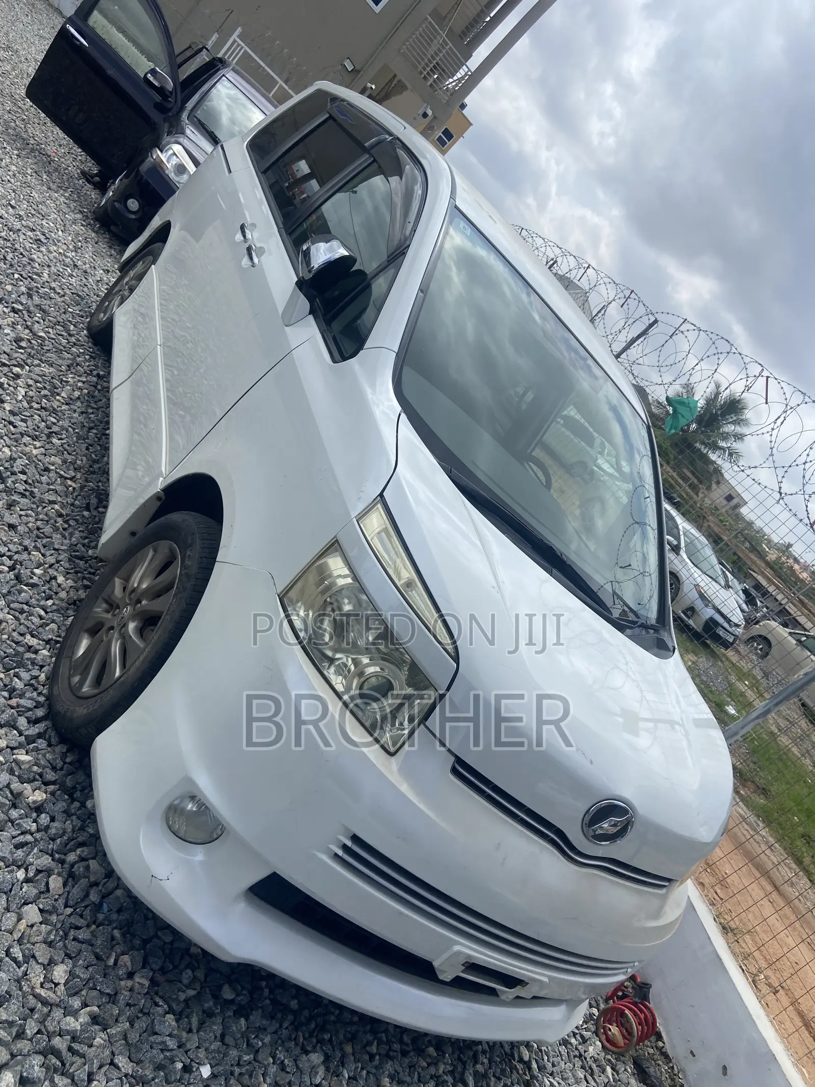 Toyota Voxy SV Premium 2014 White