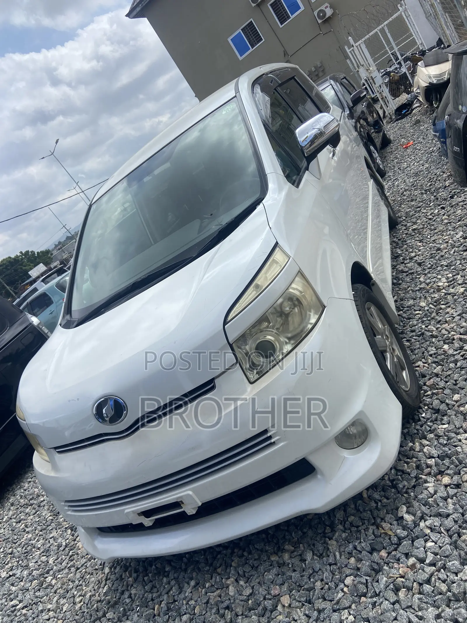 Toyota Voxy SV Premium 2014 White