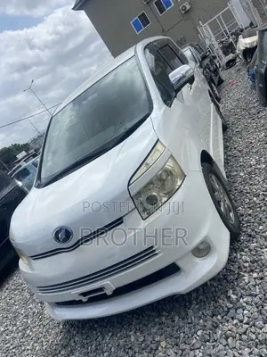 Toyota Voxy SV Premium 2014 White