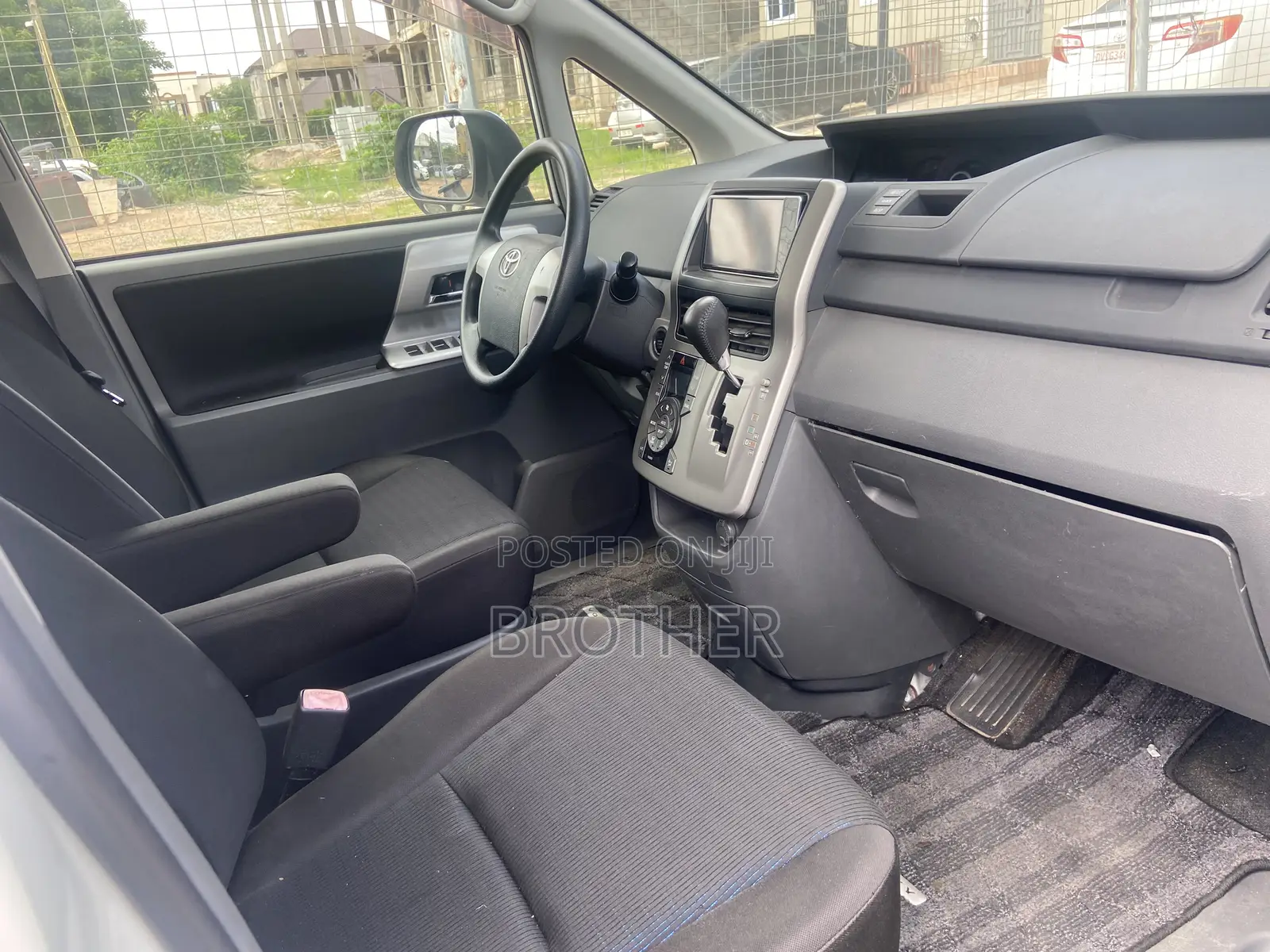 Toyota Voxy SV Premium 2014 White