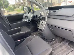 Toyota Voxy SV Premium 2014 White